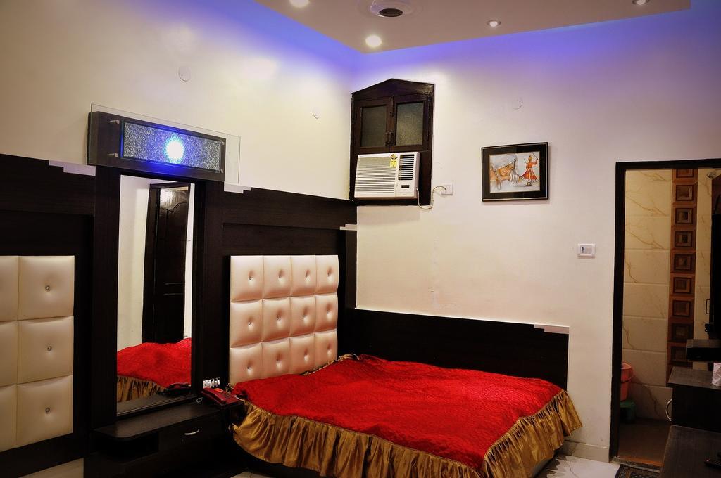 Hotel Peace Point - 1 Min Walking Distance From Station New Delhi Exterior photo