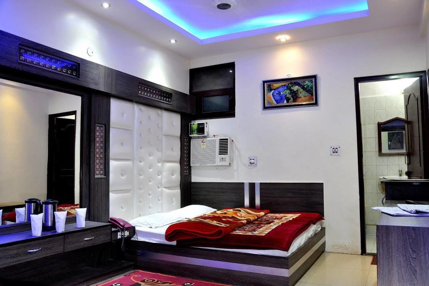 Hotel Peace Point - 1 Min Walking Distance From Station New Delhi Exterior photo